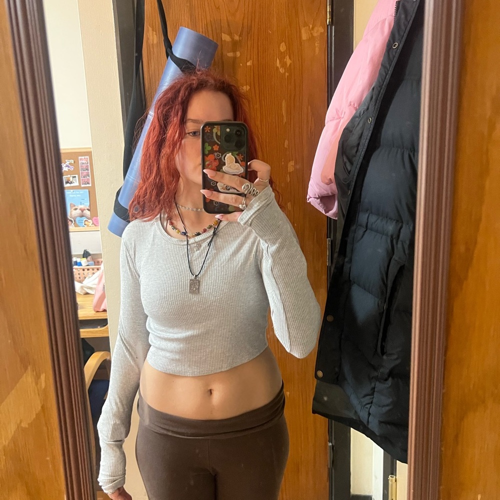Gray Ribbed Long Sleeve Crop Top - Picture 2 of 2